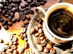 Frische Kaffeeflecken sind meist einfach zu entfernen